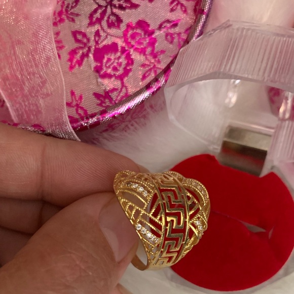 🚫SOLD🚫18Karat Solid Gold ring,size 8. - Picture 3 of 6